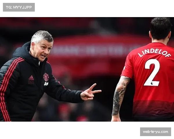 赛后分析：曼联客场平局，混合防守体系中，中场对后卫线的保护不足屡遭诟病。