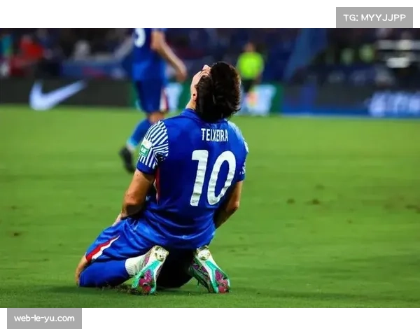 场边花絮：上海德比火药味浓，两队主帅在场边发生激烈言语交流